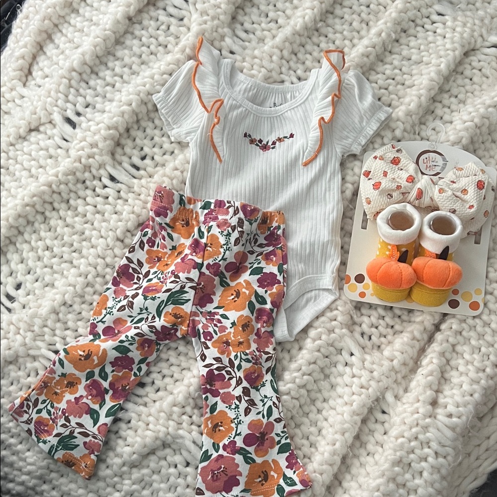 Baby Essentials White Ruffled floral two piece set